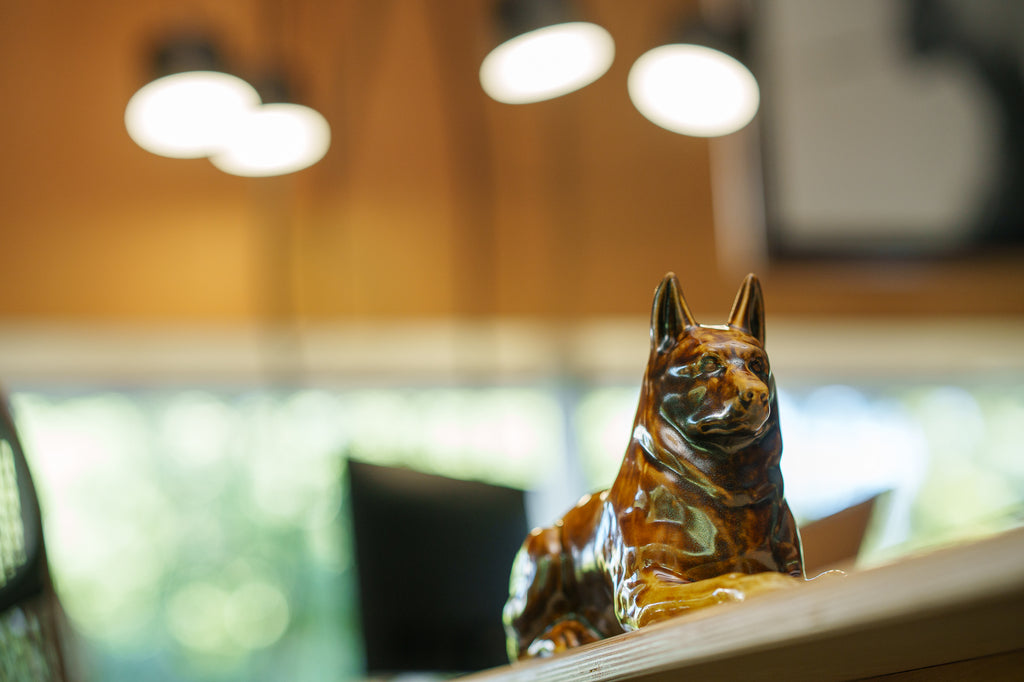 Urna per animali domestici Pastore Tedesco - Ruggine marrone | Urna in ceramica