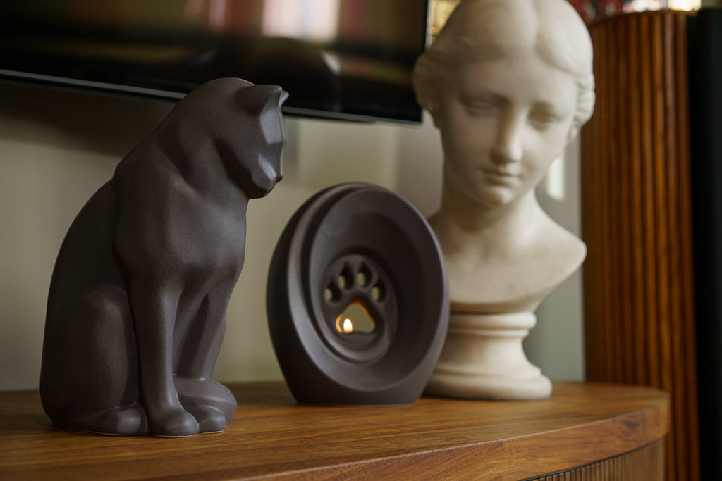 Neko Urna per Ceneri Animali - Grigio Opaco | Ceramica | Artigianale