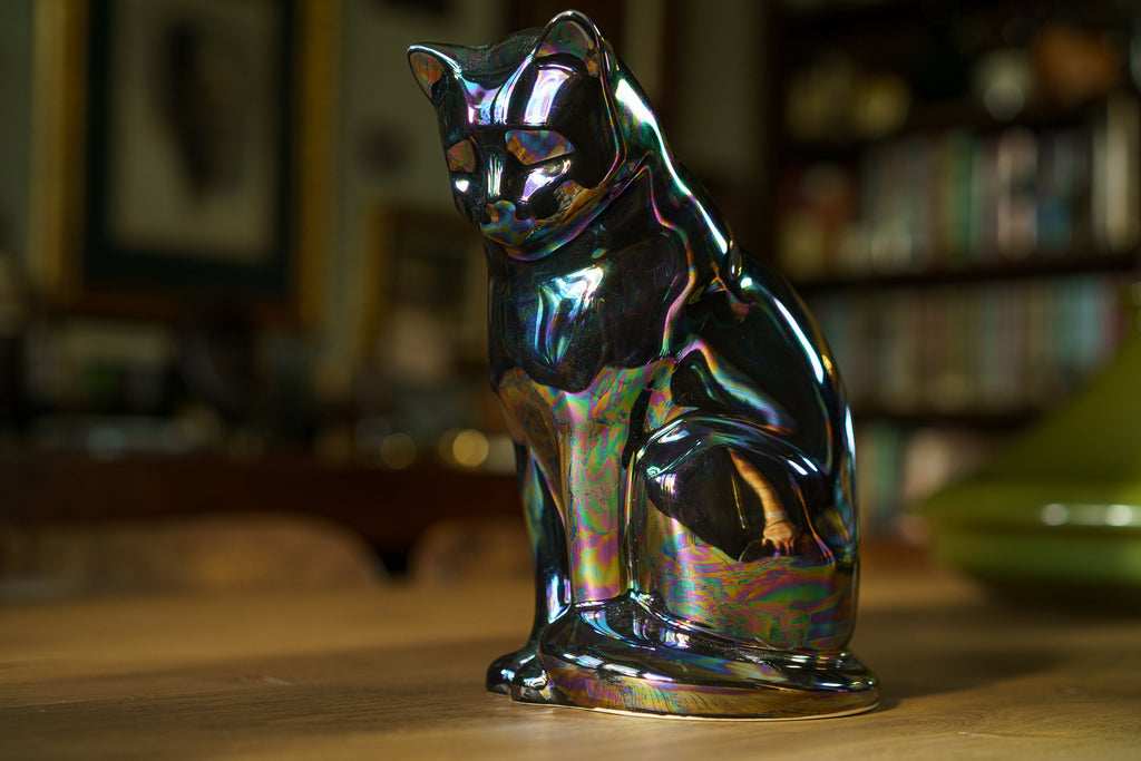 Neko Urna per Ceneri Animali - Nero Arcobaleno | Ceramica | Artigianale