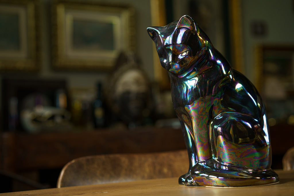 Neko Urna per Ceneri Animali - Nero Arcobaleno | Ceramica | Artigianale